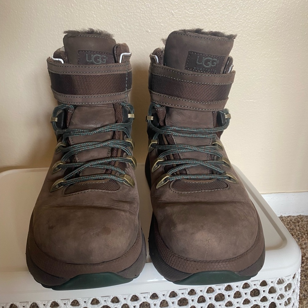 UGG HEARST BROWNSTONE Men's Dark Brown Waterproof Lace-Up Boots